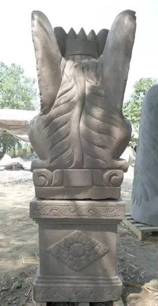 Product image 4 of the product “Set of Singa Ambaraja, consist out of the sculpture and base. Total height is 223cm ”
